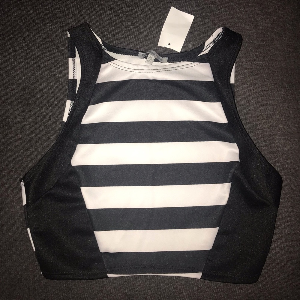 Striped Crop Top - Picture 2 of 4